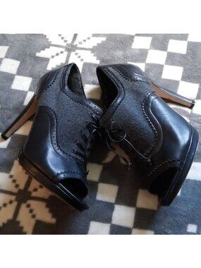 Saks Fifth Avenue Kembra Black Leather Grey Wool Open Toe 4"  Heel Size 9